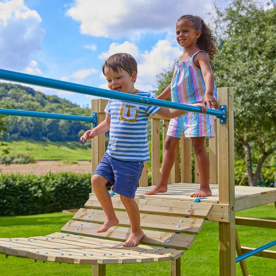 Aire de jeux Bruyère Skywood double plateformes avec pont suspendu, balançoire et toboggan